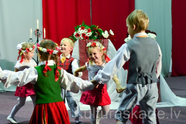 Deju kolektīvs "Asniņi"